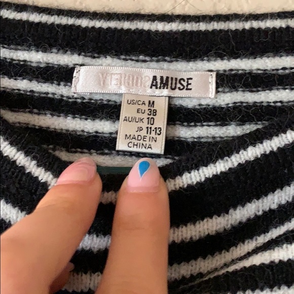 SocietyAmuse Nova Crop Sweater - Picture 5 of 5